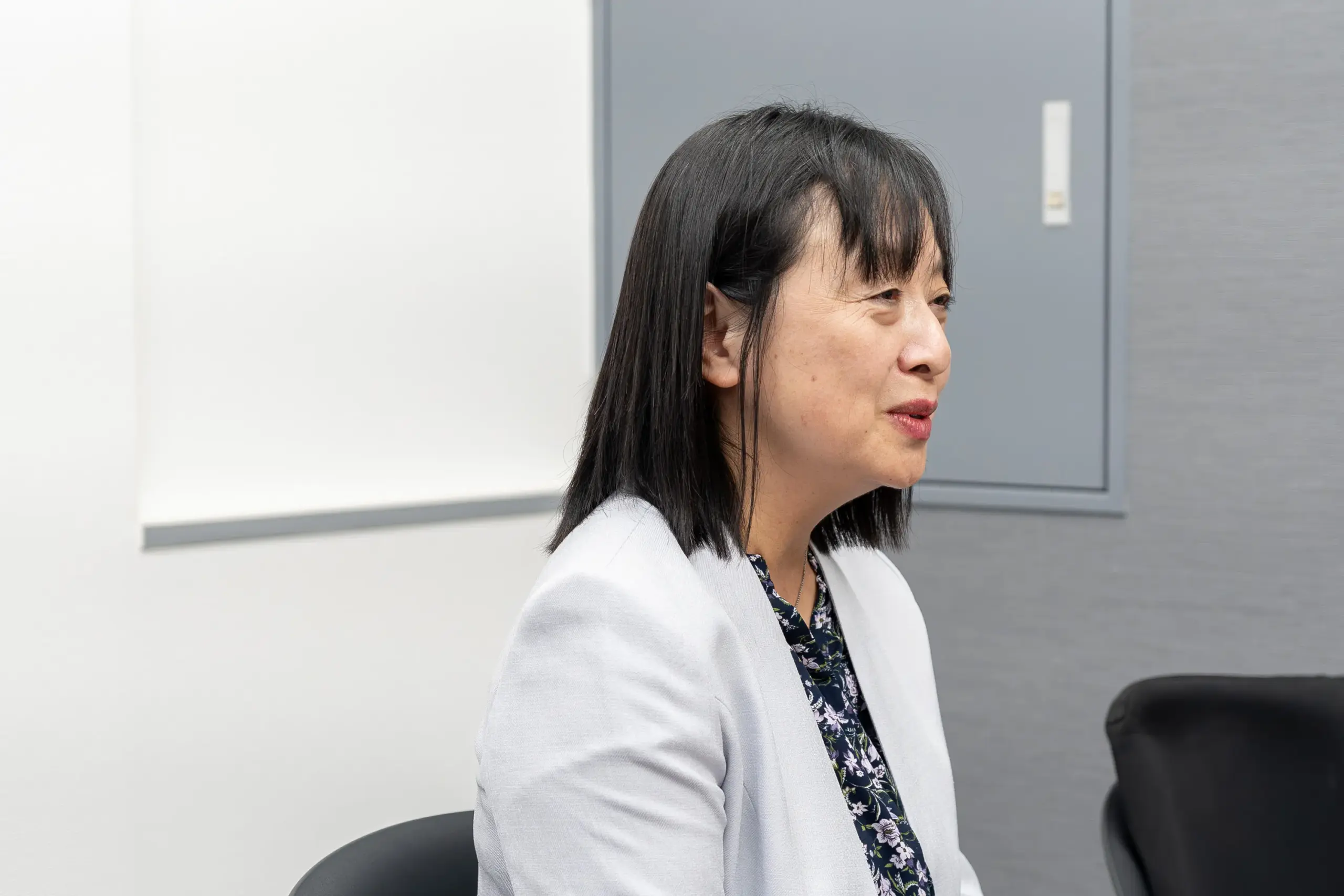 監修者の山内真由美さんが家族カードのおすすめな使い方について話す様子。限度額が高いのであれば、1枚に集約してポイントを一気に獲得するのがおすすめだという