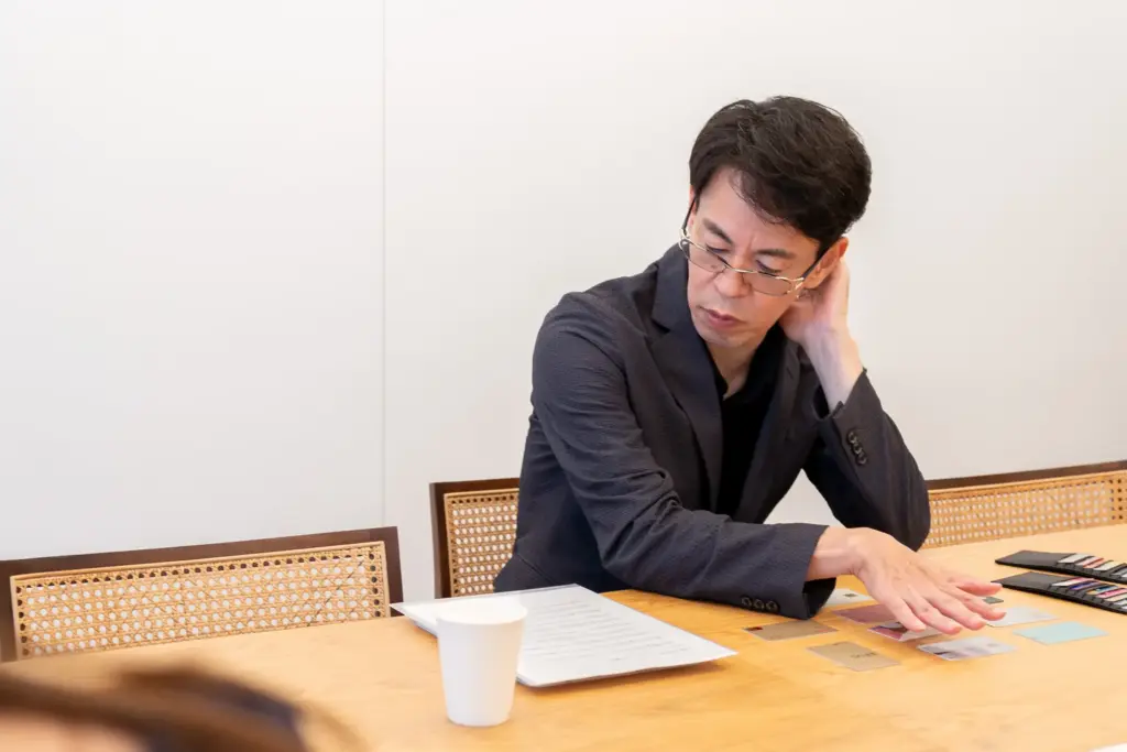 監修者の水野崇さんがクレジットカードの選び方についている様子