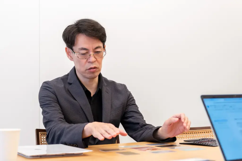 監修者の水野崇さんがクレジットカードについて解説している様子